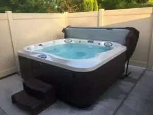 Salt Water Hot Tubs in Minnesota
